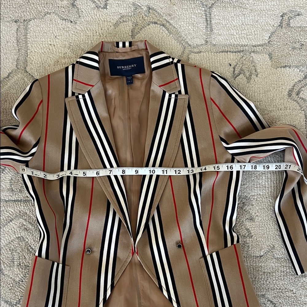 Burberry Women's Multicolor Striped Blazer in Excellent Condition - Picture 9 of 11